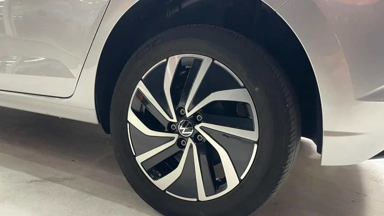 VOLKSWAGEN Polo Hatch - Foto