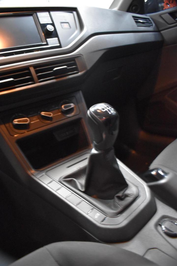 VOLKSWAGEN Polo Hatch - Foto