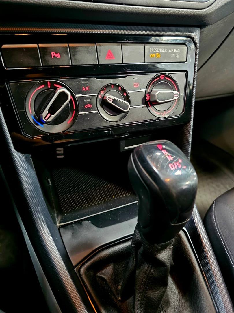 VOLKSWAGEN T-Cross - Foto