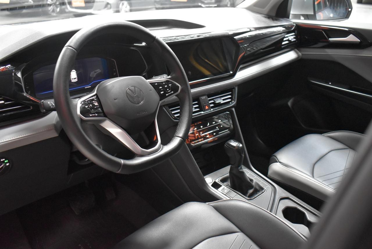 VOLKSWAGEN Taos - Foto