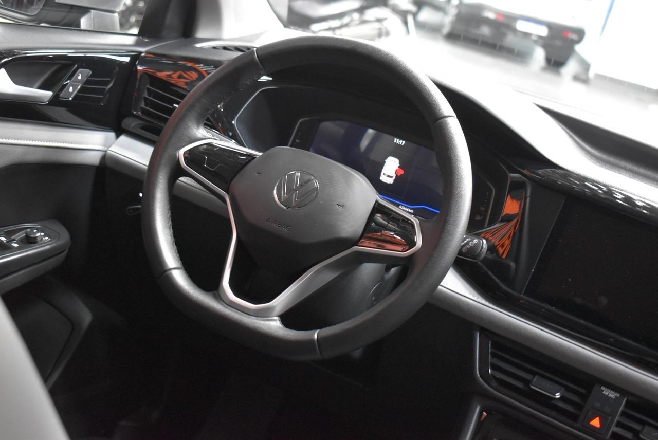 VOLKSWAGEN Taos - Foto