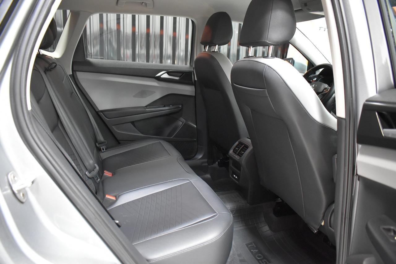 VOLKSWAGEN Taos - Foto