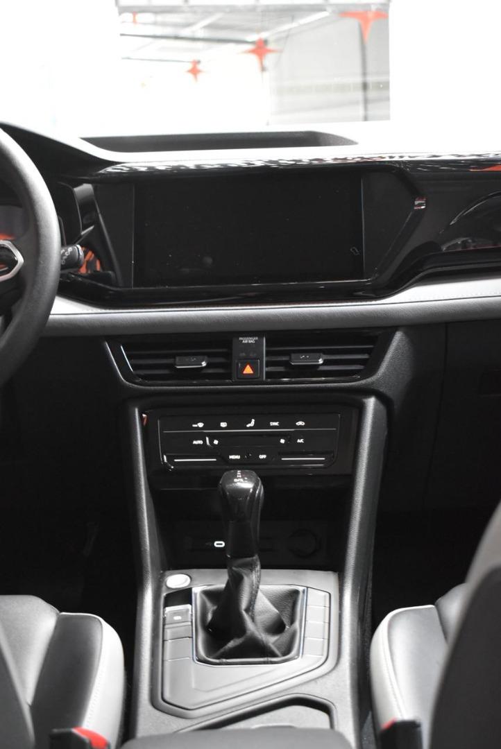 VOLKSWAGEN Taos - Foto