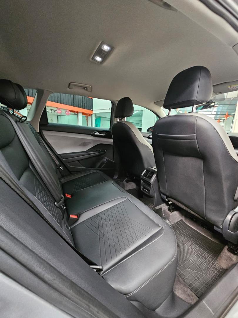 VOLKSWAGEN Taos - Foto