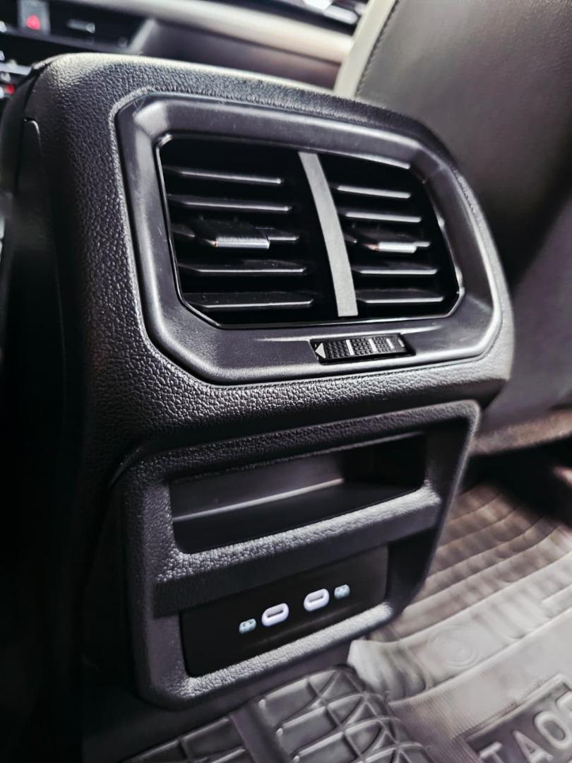 VOLKSWAGEN Taos - Foto