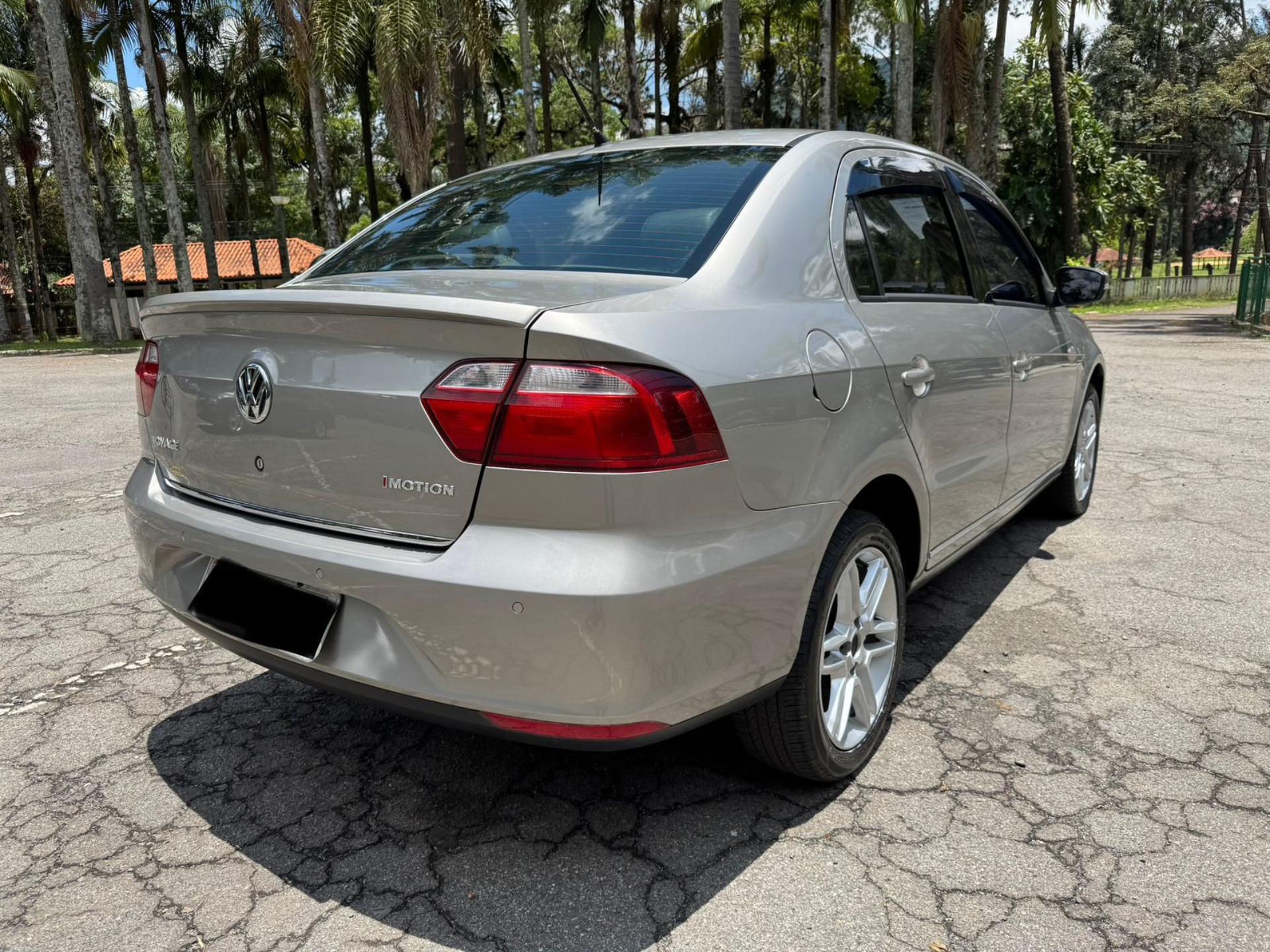 VOLKSWAGEN Voyage - Foto