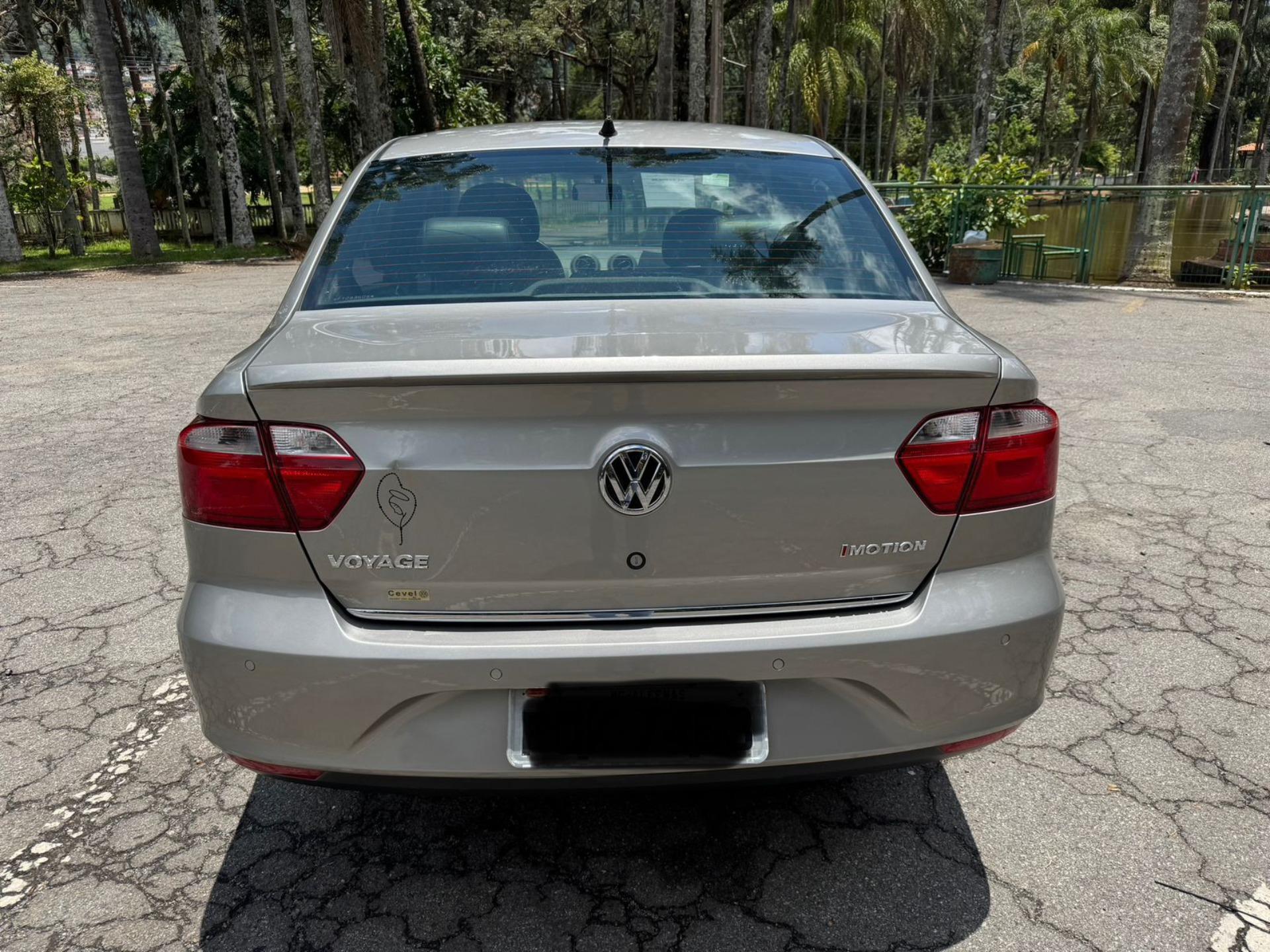 VOLKSWAGEN Voyage - Foto