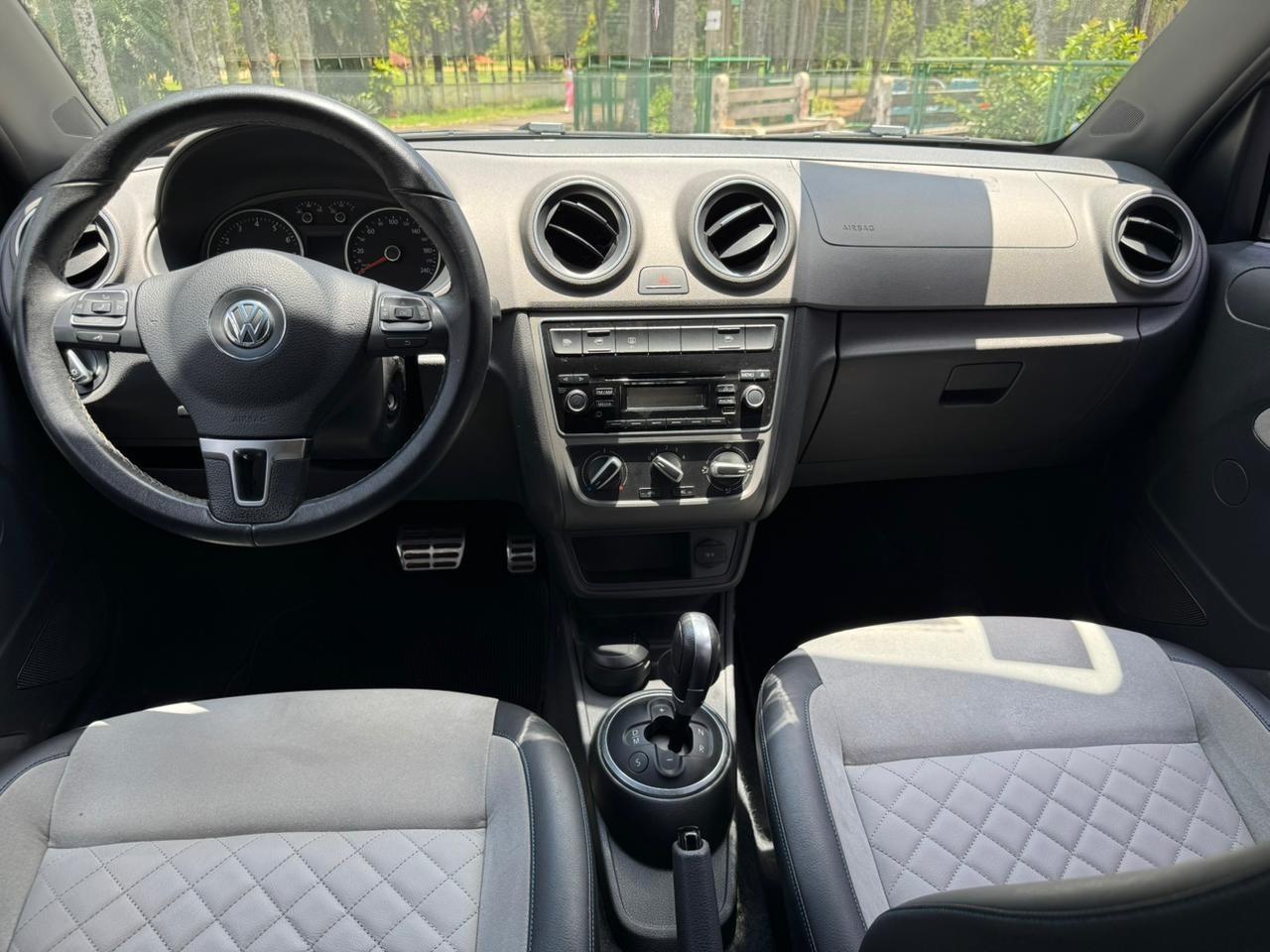 VOLKSWAGEN Voyage - Foto