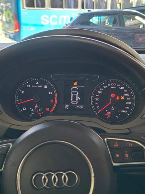 AUDI Q3 1.4 4P FLEX TFSI AMBIENTE S-TRONIC AUTOM�TICO, Foto 9