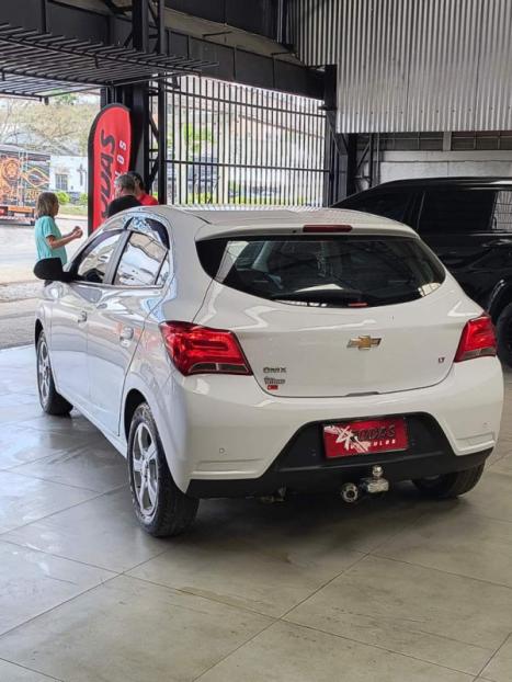 CHEVROLET Onix Hatch 1.4 4P FLEX LT, Foto 3