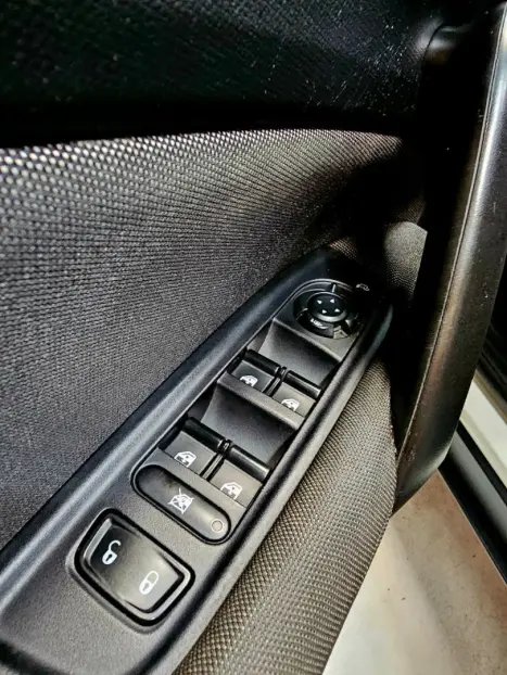 FIAT Toro 1.8 16V 4P FLEX FREEDOM AUTOM�TICO, Foto 16