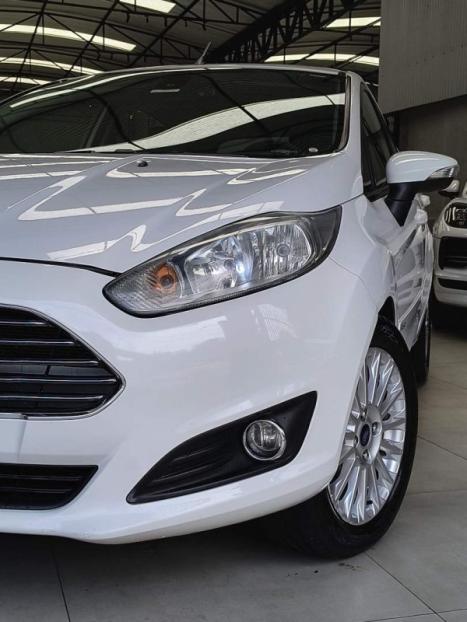FORD Fiesta Hatch 1.0 12V 4P TITANIUM PLUS ECOBOOST TURBO POWERSHIFT AUTOMTICO, Foto 2