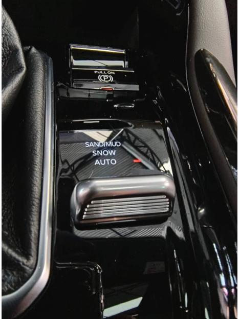 JEEP Commander 2.0 16V 4P TD380 OVERLAND 4X4 TURBO DIESEL AUTOM�TICO AT9, Foto 3