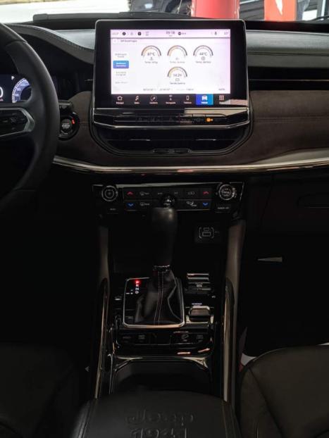 JEEP Commander 2.0 16V 4P TD380 OVERLAND 4X4 TURBO DIESEL AUTOM�TICO AT9, Foto 12