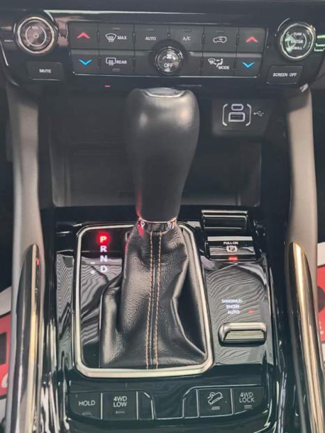 JEEP Commander 2.0 16V 4P TD380 OVERLAND 4X4 TURBO DIESEL AUTOM�TICO AT9, Foto 13