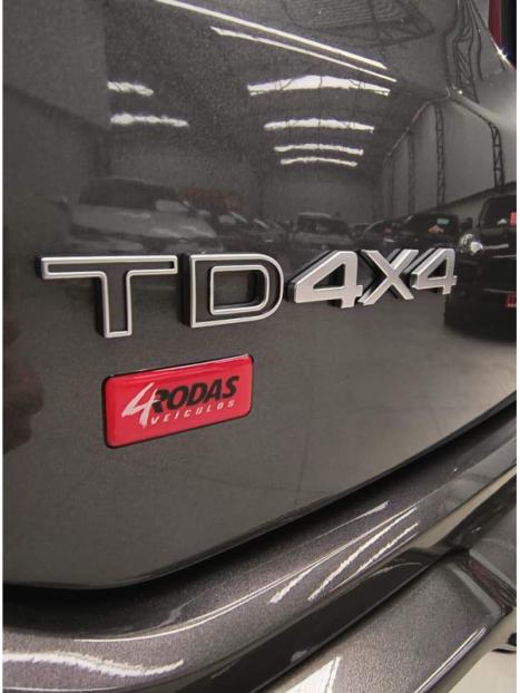 JEEP Commander 2.0 16V 4P TD380 OVERLAND 4X4 TURBO DIESEL AUTOM�TICO AT9, Foto 15