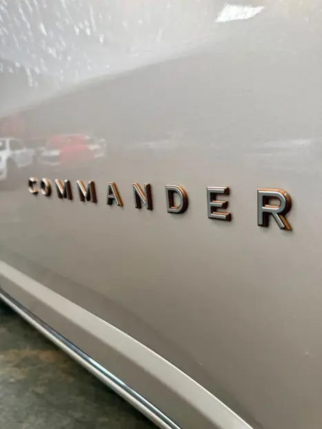 JEEP Commander 2.0 16V 4P TD380 OVERLAND 4X4 TURBO DIESEL AUTOM�TICO AT9, Foto 3