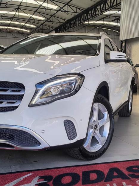 MERCEDES-BENZ GLA 200 1.6 16V 4P FLEX CGI STYLE TURBO AUTOM�TICO, Foto 2