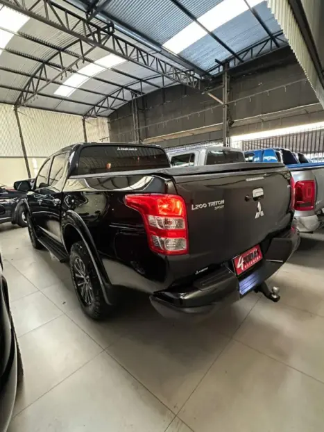 MITSUBISHI L 200 Triton 2.4 16V SPORT HPE TOP 4X4 CABINE DUPLA TURBO DIESEL AUTOMTICO, Foto 2