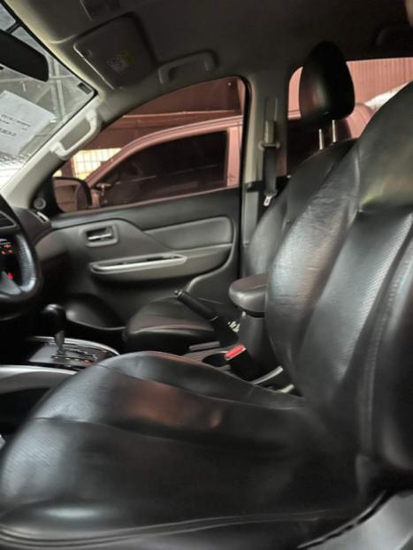MITSUBISHI L 200 Triton 2.4 16V SPORT HPE TOP 4X4 CABINE DUPLA TURBO DIESEL AUTOMTICO, Foto 3