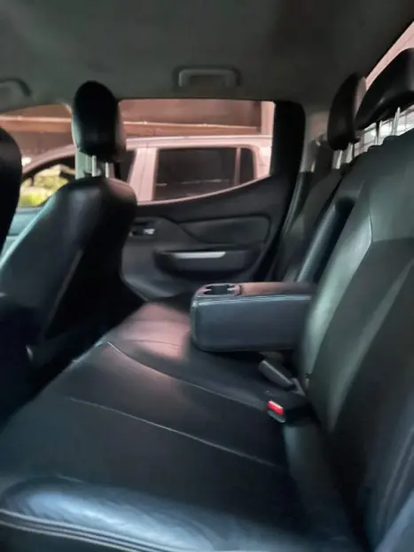 MITSUBISHI L 200 Triton 2.4 16V SPORT HPE TOP 4X4 CABINE DUPLA TURBO DIESEL AUTOMTICO, Foto 4