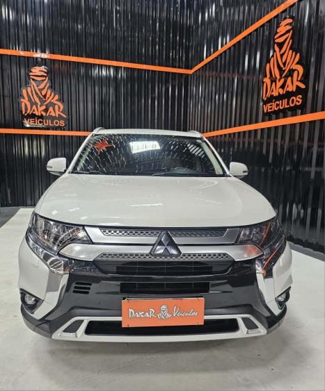 MITSUBISHI Outlander 2.2 16V 4P 4X4 HPE-S AWD DIESEL AUTOMTICO, Foto 2