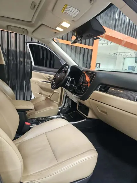 MITSUBISHI Outlander 2.2 16V 4P 4X4 HPE-S AWD DIESEL AUTOMTICO, Foto 10