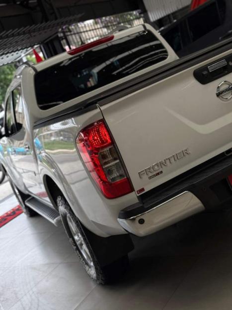 NISSAN Frontier 2.3 16V LE 4X4 CABINE DUPLA BI-TURBO DIESEL AUTOM�TICO, Foto 8