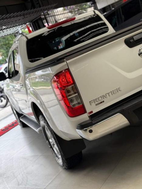 NISSAN Frontier 2.3 16V LE 4X4 CABINE DUPLA BI-TURBO DIESEL AUTOM�TICO, Foto 9