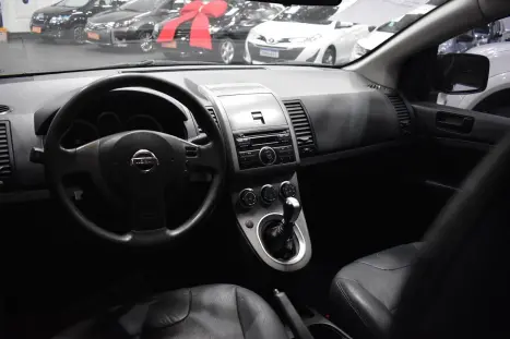 NISSAN Sentra 2.0 16V 4P, Foto 9