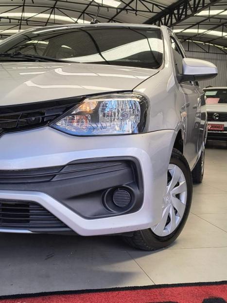 TOYOTA Etios Hatch 1.3 16V 4P FLEX X, Foto 2