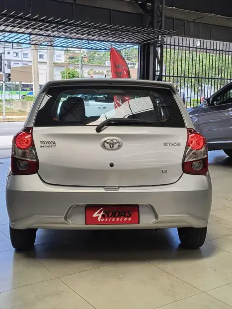 TOYOTA Etios Hatch 1.3 16V 4P FLEX X, Foto 6