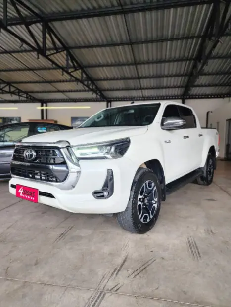 TOYOTA Hilux Caminhonete 2.8 16V SRX 4X4 DIESEL CABINE DUPLA AUTOMÁTICO, Foto 1 TOYOTA Hilux Caminhonete 2.8 16V SRX 4X4 DIESEL CABINE DUPLA AUTOMÁTICO, Foto 1