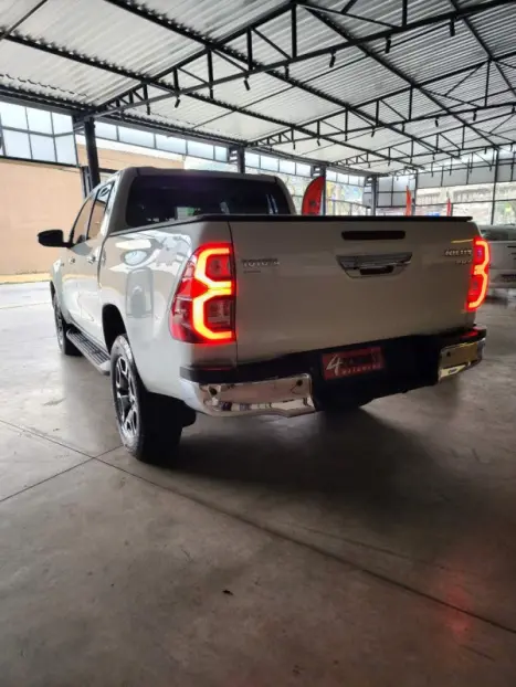 TOYOTA Hilux Caminhonete 2.8 16V SRX 4X4 DIESEL CABINE DUPLA AUTOMÁTICO, Foto 6 TOYOTA Hilux Caminhonete 2.8 16V SRX 4X4 DIESEL CABINE DUPLA AUTOMÁTICO, Foto 6