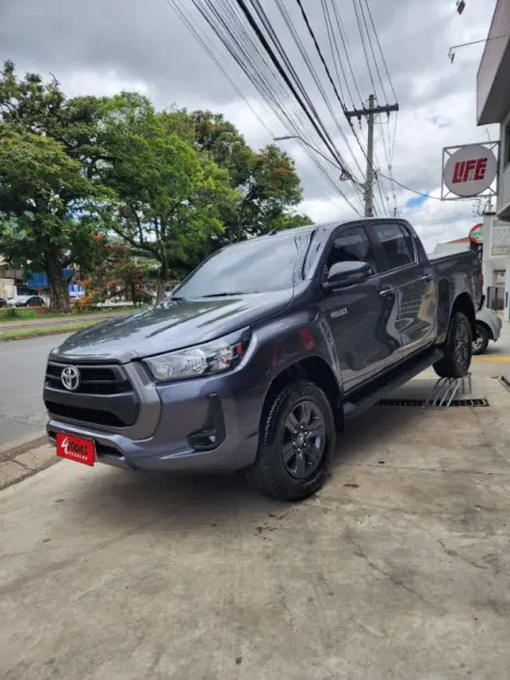 TOYOTA Hilux Caminhonete 2.8 16V 4P SR 4X4 DIESEL CABINE DUPLA AUTOMTICO, Foto 1