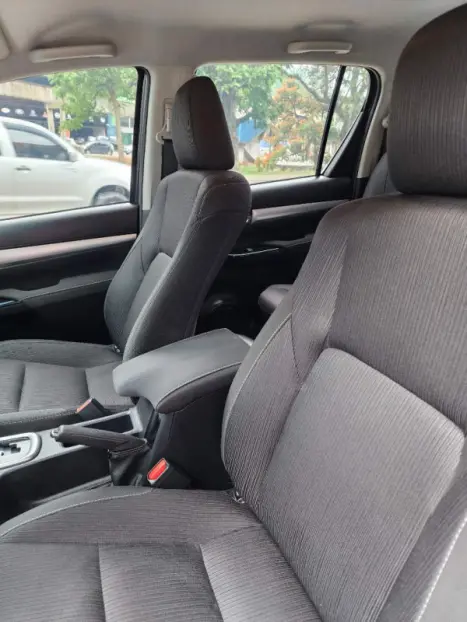 TOYOTA Hilux Caminhonete 2.8 16V 4P SR 4X4 DIESEL CABINE DUPLA AUTOMTICO, Foto 2