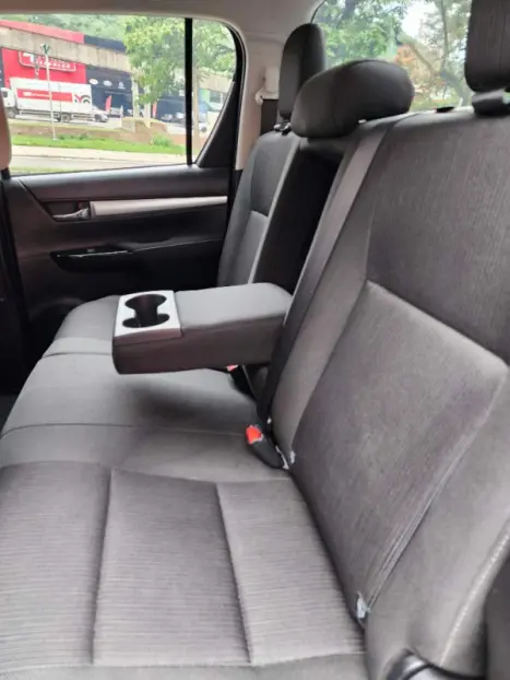 TOYOTA Hilux Caminhonete 2.8 16V 4P SR 4X4 DIESEL CABINE DUPLA AUTOMTICO, Foto 5