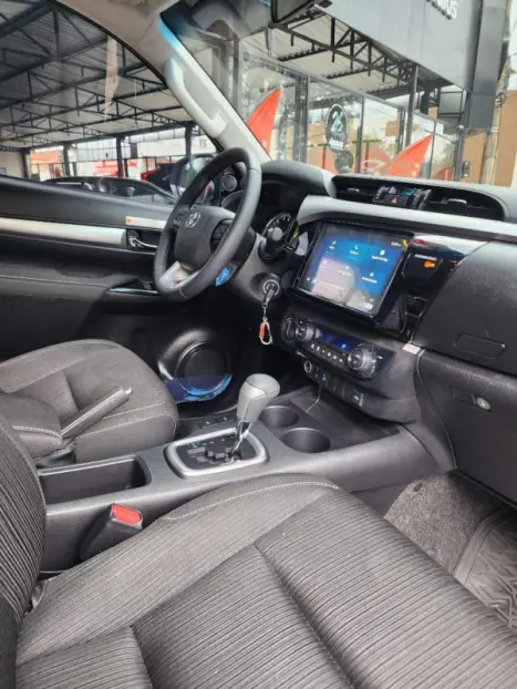TOYOTA Hilux Caminhonete 2.8 16V 4P SR 4X4 DIESEL CABINE DUPLA AUTOMTICO, Foto 8