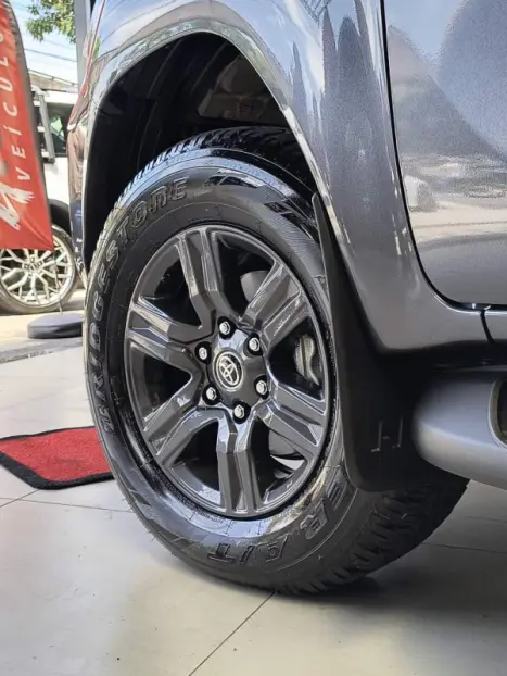 TOYOTA Hilux Caminhonete 2.8 16V 4P SR 4X4 DIESEL CABINE DUPLA AUTOM�TICO, Foto 4