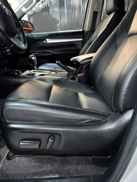 TOYOTA Hilux Caminhonete 2.8 16V 4P SRX DIESEL CABINE DUPLA, Foto 8