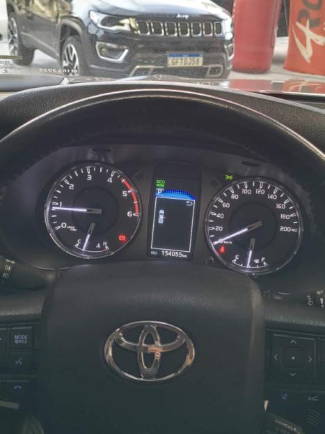 TOYOTA Hilux Caminhonete 2.8 16V SRX 4X4 TURBO DIESEL CABINE DUPLA AUTOM�TICO, Foto 3