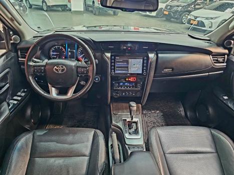 TOYOTA Hilux Caminhonete 2.8 16V GR SPORT 4X4 TURBO DIESEL CABINE DUPLA AUTOM�TICO, Foto 6