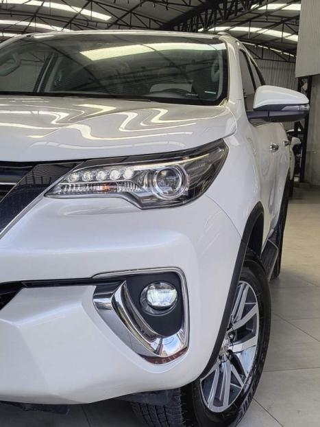 TOYOTA Hilux SW4 2.8 16V 4P SRX 4X4 7 LUGARES TURBO DIESEL AUTOM�TICO, Foto 3