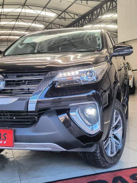 TOYOTA Hilux SW4 2.8 4P SRX 4X4 DIAMOND 7 LUGARES TURBO DIESEL AUTOM�TICO, Foto 2