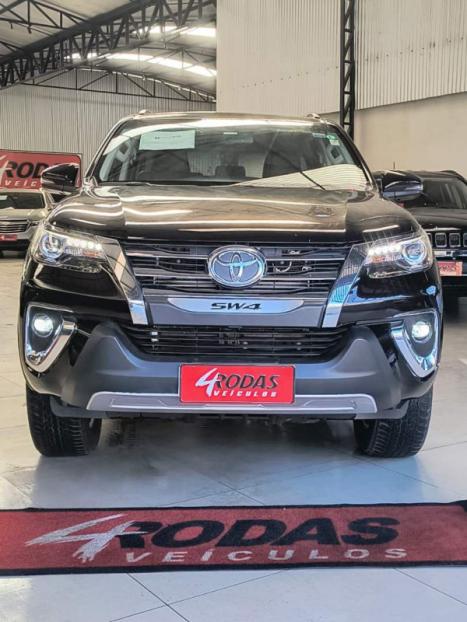 TOYOTA Hilux SW4 2.8 4P SRX 4X4 DIAMOND 7 LUGARES TURBO DIESEL AUTOM�TICO, Foto 3