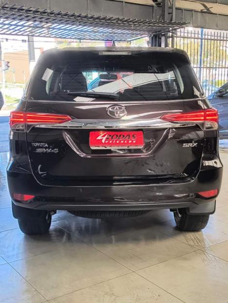 TOYOTA Hilux SW4 2.8 4P SRX 4X4 DIAMOND 7 LUGARES TURBO DIESEL AUTOM�TICO, Foto 7