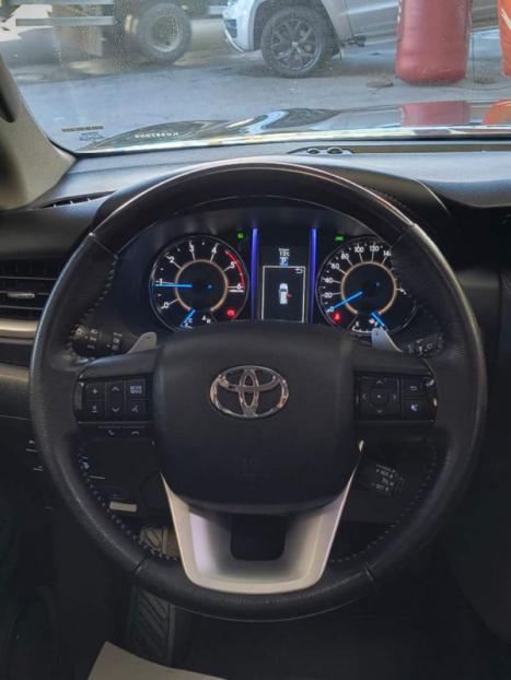 TOYOTA Hilux SW4 2.8 4P SRX 4X4 DIAMOND 7 LUGARES TURBO DIESEL AUTOM�TICO, Foto 11