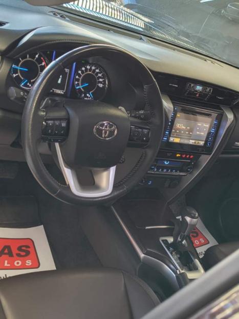 TOYOTA Hilux SW4 2.8 4P SRX 4X4 DIAMOND 7 LUGARES TURBO DIESEL AUTOM�TICO, Foto 14