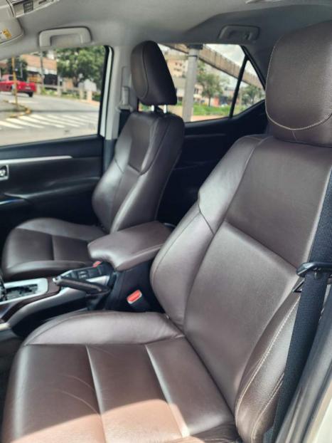 TOYOTA Hilux SW4 2.8 16V 4P SRX 4X4 7 LUGARES TURBO DIESEL AUTOM�TICO, Foto 2