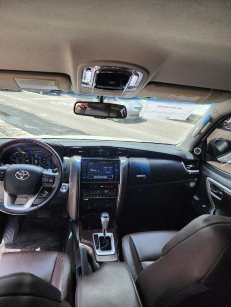 TOYOTA Hilux SW4 2.8 16V 4P SRX 4X4 7 LUGARES TURBO DIESEL AUTOM�TICO, Foto 3